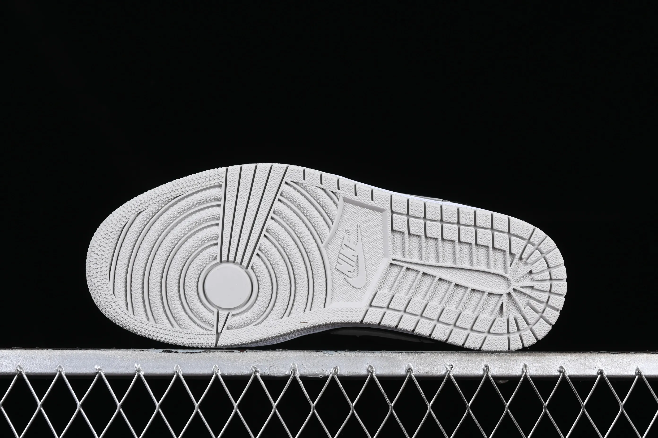 All categories Air Jordan Jordan series basketball shoes Air Jordan 1 Low Z version Air Jordan 1 Low AJ1 Joe 1 black and gray low-top cultural casual sneakers 553558-032
